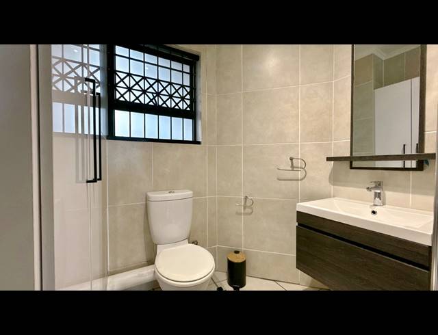 2 BEDROOM APARTMENT FOR SALE IN OAKDENE